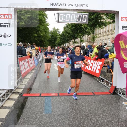 14.06.2026 - REWE Women's Run Strokosch-Dieckow http://msf.ph/oto/9770482 14.06.2026 09:54:17 Ziel 10012, 10236, 10334, 10356, 10363, 10434, 10778, 10783, 11049, 11050, 11315, 11387, 11389, 11429, 11433, 11502 meine-sportfotos.de