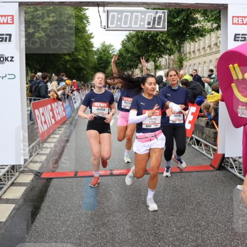 14.06.2026 - REWE Women's Run Strokosch-Dieckow http://msf.ph/oto/9770536 14.06.2026 09:54:18 Ziel 10012, 10334, 10356, 10363, 10434, 10778, 10783, 11049, 11050, 11315, 11387, 11389, 11429, 11433, 11502 meine-sportfotos.de