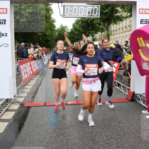 14.06.2026 - REWE Women's Run Strokosch-Dieckow http://msf.ph/oto/9770548 14.06.2026 09:54:18 Ziel 10012, 10334, 10356, 10363, 10434, 10778, 10783, 11049, 11050, 11315, 11387, 11389, 11429, 11433, 11502 meine-sportfotos.de