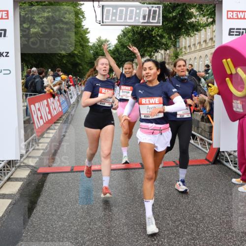 14.06.2026 - REWE Women's Run Strokosch-Dieckow http://msf.ph/oto/9770579 14.06.2026 09:54:18 Ziel 10012, 10334, 10356, 10363, 10434, 10778, 10783, 11049, 11050, 11315, 11387, 11389, 11429, 11433, 11502 meine-sportfotos.de
