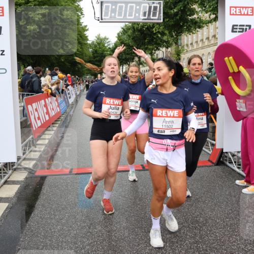 14.06.2026 - REWE Women's Run Strokosch-Dieckow http://msf.ph/oto/9770619 14.06.2026 09:54:18 Ziel 10012, 10334, 10356, 10363, 10434, 10778, 10783, 11049, 11050, 11315, 11387, 11389, 11429, 11433, 11502 meine-sportfotos.de