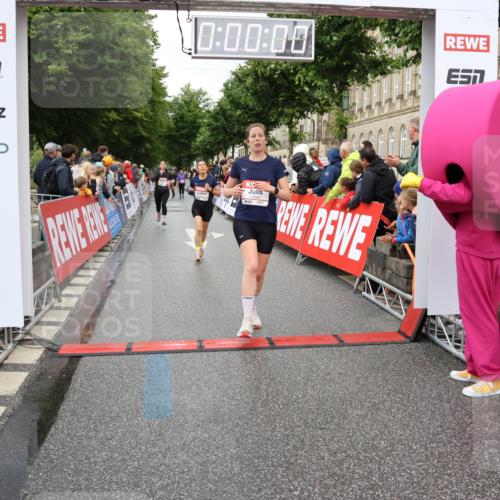 14.06.2026 - REWE Women's Run Strokosch-Dieckow http://msf.ph/oto/9770634 14.06.2026 09:54:23 Ziel 10012, 10235, 10356, 10363, 10434, 10899, 11395, 11502 meine-sportfotos.de