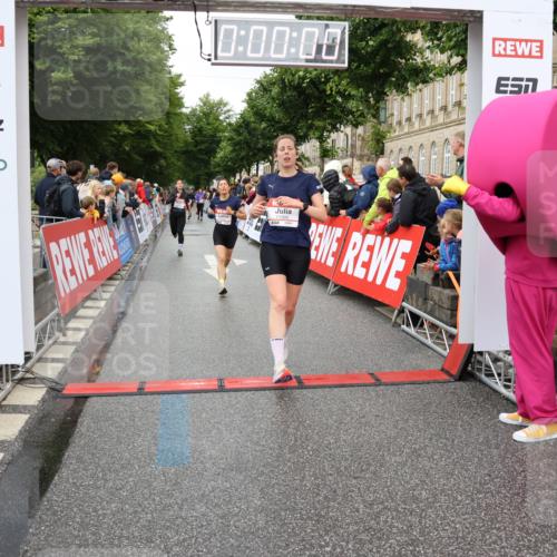 14.06.2026 - REWE Women's Run Strokosch-Dieckow http://msf.ph/oto/9770652 14.06.2026 09:54:23 Ziel 10012, 10235, 10356, 10363, 10434, 10899, 11395, 11502 meine-sportfotos.de