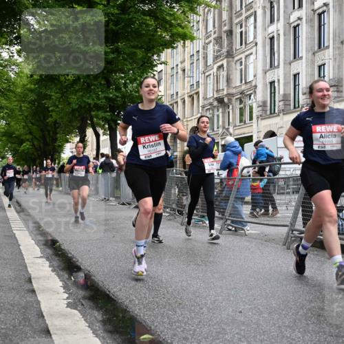 14.06.2026 - REWE Women's Run J. Mangold http://msf.ph/oto/9770710 14.06.2026 09:56:45 Ziel 10167, 10253, 10287, 10463, 10479, 10740, 10773, 10844, 11055, 11132, 11214, 11302, 11344, 11436, 11509, 11535 meine-sportfotos.de