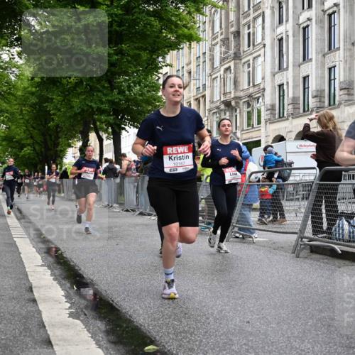 14.06.2026 - REWE Women's Run J. Mangold http://msf.ph/oto/9770713 14.06.2026 09:56:45 Ziel 10167, 10253, 10287, 10463, 10479, 10740, 10773, 10844, 11055, 11132, 11214, 11302, 11344, 11436, 11509, 11535 meine-sportfotos.de