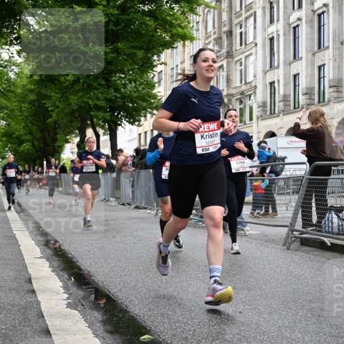 14.06.2026 - REWE Women's Run J. Mangold http://msf.ph/oto/9770716 14.06.2026 09:56:45 Ziel 10167, 10253, 10287, 10463, 10479, 10740, 10773, 10844, 11055, 11132, 11214, 11302, 11344, 11436, 11509, 11535 meine-sportfotos.de