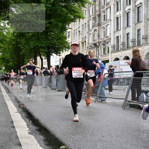 14.06.2026 - REWE Women's Run J. Mangold http://msf.ph/oto/9770778 14.06.2026 09:56:57 Ziel 10131, 10385, 10543, 10611, 10835, 10926, 10976, 11016, 11304 meine-sportfotos.de