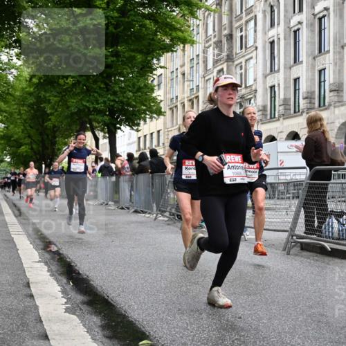 14.06.2026 - REWE Women's Run J. Mangold http://msf.ph/oto/9770785 14.06.2026 09:56:58 Ziel 10131, 10385, 10543, 10611, 10835, 10926, 10976, 11016, 11183, 11304 meine-sportfotos.de