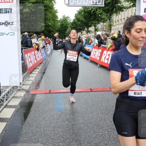 14.06.2026 - REWE Women's Run Strokosch-Dieckow http://msf.ph/oto/9770847 14.06.2026 09:54:26 Ziel 10012, 10063, 10235, 10899, 11395 meine-sportfotos.de