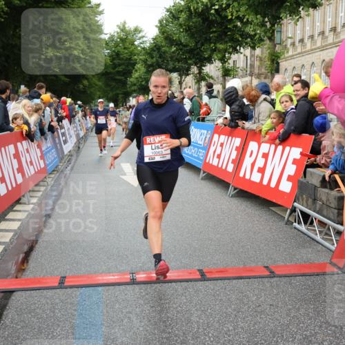 14.06.2026 - REWE Women's Run Strokosch-Dieckow http://msf.ph/oto/9770975 14.06.2026 09:54:29 Ziel 10063, 10235, 10299, 10440, 10704, 10899, 11395 meine-sportfotos.de