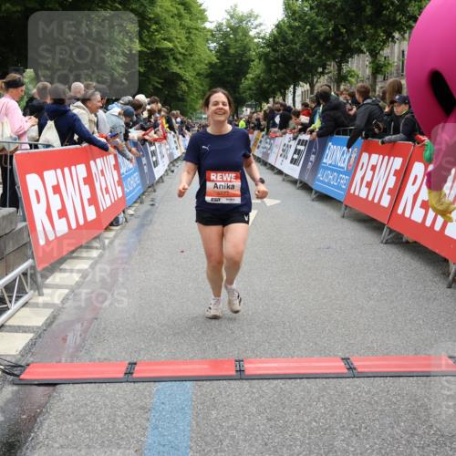 14.06.2026 - REWE Women's Run Strokosch-Dieckow http://msf.ph/oto/9771011 14.06.2026 10:56:14 Ziel 5277, 5451, 5790 meine-sportfotos.de