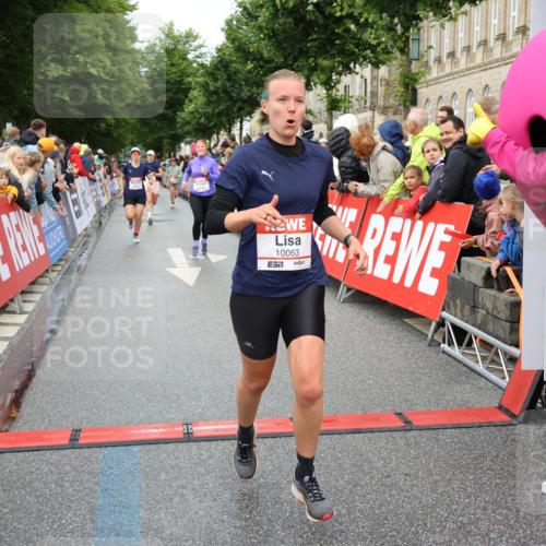 14.06.2026 - REWE Women's Run Strokosch-Dieckow http://msf.ph/oto/9771040 14.06.2026 09:54:29 Ziel 10063, 10235, 10299, 10440, 10704, 10899, 11395 meine-sportfotos.de