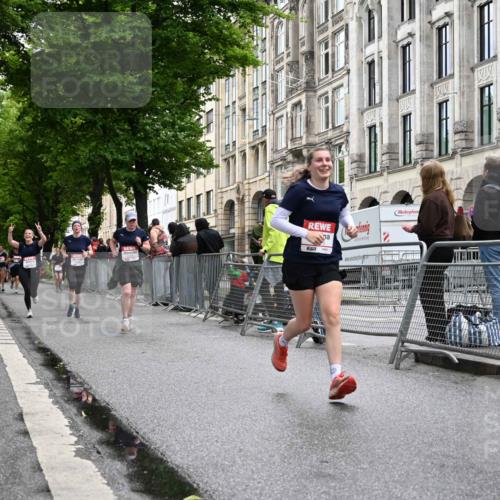 14.06.2026 - REWE Women's Run J. Mangold http://msf.ph/oto/9771052 14.06.2026 09:57:48 Ziel 10423, 10605, 10638, 10930, 11160, 11370, 11479 meine-sportfotos.de