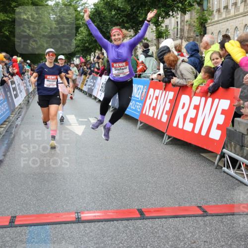 14.06.2026 - REWE Women's Run Strokosch-Dieckow http://msf.ph/oto/9771054 14.06.2026 09:54:31 Ziel 10063, 10235, 10299, 10440, 10704, 10899, 11395 meine-sportfotos.de