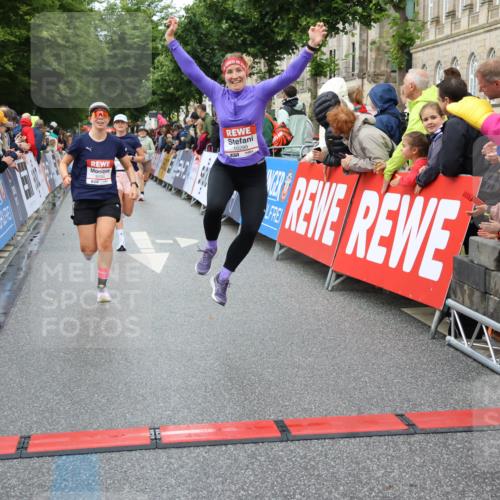 14.06.2026 - REWE Women's Run Strokosch-Dieckow http://msf.ph/oto/9771068 14.06.2026 09:54:31 Ziel 10063, 10235, 10299, 10440, 10704, 10899, 11395 meine-sportfotos.de