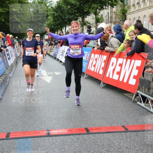 14.06.2026 - REWE Women's Run Strokosch-Dieckow http://msf.ph/oto/9771092 14.06.2026 09:54:32 Ziel 10063, 10235, 10299, 10440, 10704, 10899 meine-sportfotos.de