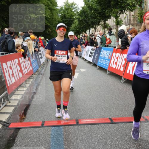 14.06.2026 - REWE Women's Run Strokosch-Dieckow http://msf.ph/oto/9771111 14.06.2026 09:54:33 Ziel 10063, 10235, 10299, 10440, 10704, 10806 meine-sportfotos.de