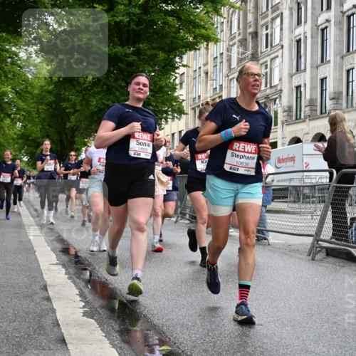 14.06.2026 - REWE Women's Run J. Mangold http://msf.ph/oto/9771121 14.06.2026 09:58:06 Ziel 10031, 10033, 10034, 10067, 10092, 10133, 10134, 10344, 10492, 10590, 10636, 10875, 10895, 11046, 11155, 11307, 11309, 11325, 11343, 11386, 11533 meine-sportfotos.de