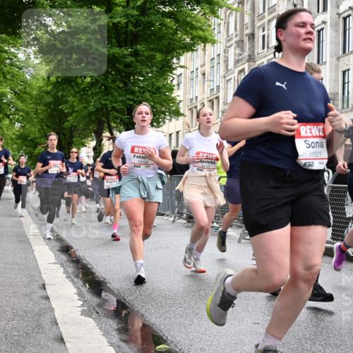 14.06.2026 - REWE Women's Run J. Mangold http://msf.ph/oto/9771132 14.06.2026 09:58:07 Ziel 10031, 10033, 10034, 10067, 10092, 10133, 10134, 10344, 10492, 10590, 10636, 10659, 10875, 10895, 11046, 11155, 11307, 11309, 11325, 11343, 11386, 11533 meine-sportfotos.de