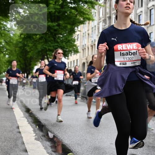 14.06.2026 - REWE Women's Run J. Mangold http://msf.ph/oto/9771158 14.06.2026 09:58:09 Ziel 10031, 10033, 10034, 10067, 10092, 10133, 10134, 10344, 10492, 10590, 10636, 10659, 10875, 10895, 10934, 11046, 11155, 11307, 11309, 11325, 11343, 11386, 11533 meine-sportfotos.de