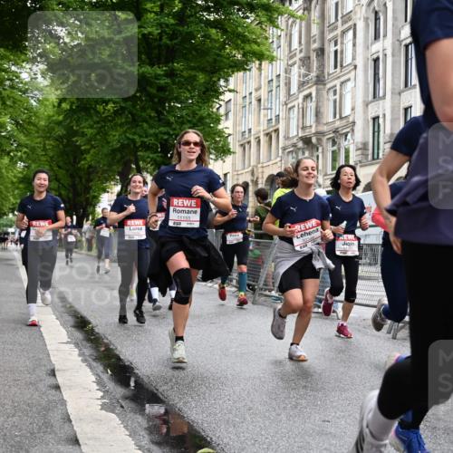 14.06.2026 - REWE Women's Run J. Mangold http://msf.ph/oto/9771160 14.06.2026 09:58:09 Ziel 10031, 10033, 10034, 10067, 10092, 10133, 10134, 10344, 10492, 10590, 10636, 10659, 10875, 10895, 10934, 11046, 11155, 11307, 11309, 11325, 11343, 11386, 11533 meine-sportfotos.de