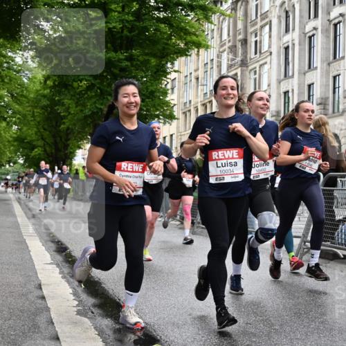 14.06.2026 - REWE Women's Run J. Mangold http://msf.ph/oto/9771170 14.06.2026 09:58:11 Ziel 10031, 10033, 10034, 10067, 10092, 10133, 10134, 10341, 10344, 10492, 10590, 10659, 10811, 10875, 10895, 10934, 11046, 11155, 11307, 11309, 11332, 11343, 11386, 11533 meine-sportfotos.de