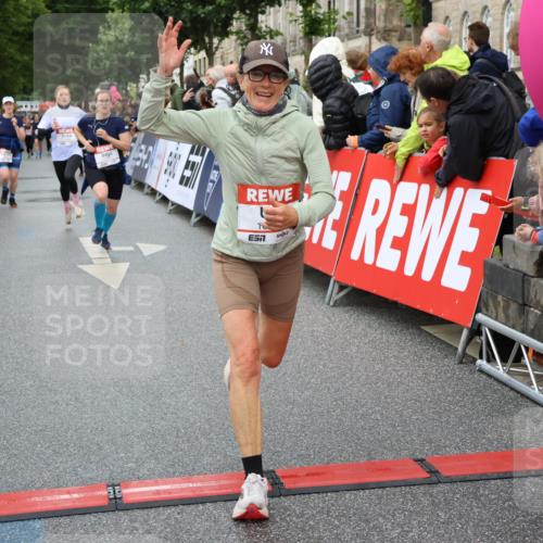 14.06.2026 - REWE Women's Run Strokosch-Dieckow http://msf.ph/oto/9771242 14.06.2026 09:54:37 Ziel 10063, 10299, 10392, 10440, 10704, 10806, 11368, 11499 meine-sportfotos.de