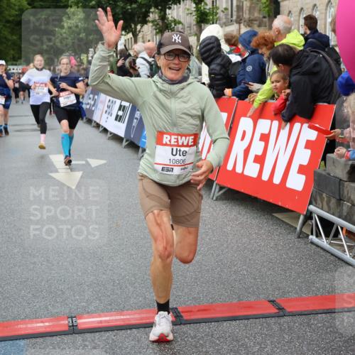 14.06.2026 - REWE Women's Run Strokosch-Dieckow http://msf.ph/oto/9771258 14.06.2026 09:54:37 Ziel 10063, 10299, 10392, 10440, 10704, 10806, 11368, 11499 meine-sportfotos.de