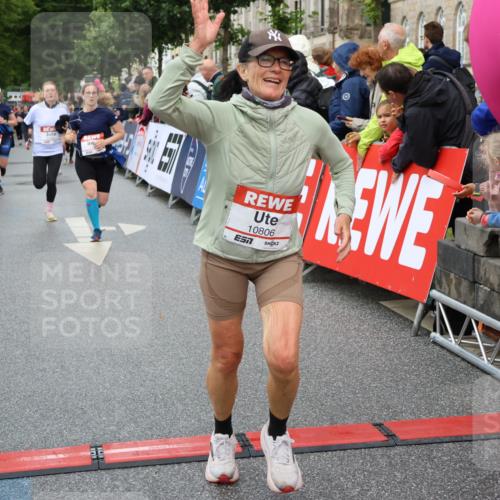 14.06.2026 - REWE Women's Run Strokosch-Dieckow http://msf.ph/oto/9771290 14.06.2026 09:54:37 Ziel 10063, 10299, 10392, 10440, 10704, 10806, 11368, 11499 meine-sportfotos.de