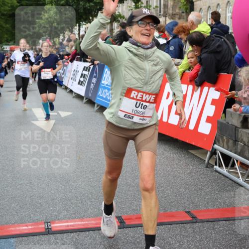 14.06.2026 - REWE Women's Run Strokosch-Dieckow http://msf.ph/oto/9771306 14.06.2026 09:54:37 Ziel 10063, 10299, 10392, 10440, 10704, 10806, 11368, 11499 meine-sportfotos.de