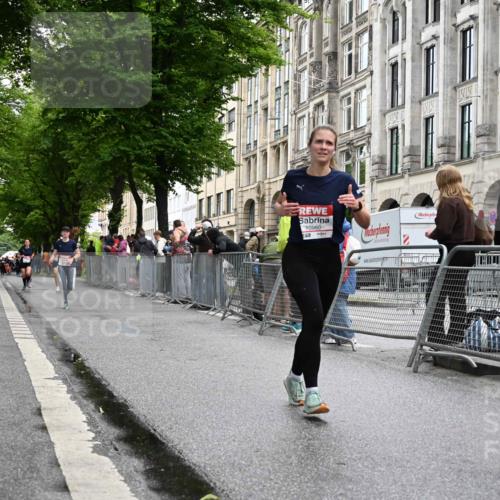 14.06.2026 - REWE Women's Run J. Mangold http://msf.ph/oto/9771319 14.06.2026 09:58:36 Ziel 10292, 10879, 10960, 11427 meine-sportfotos.de