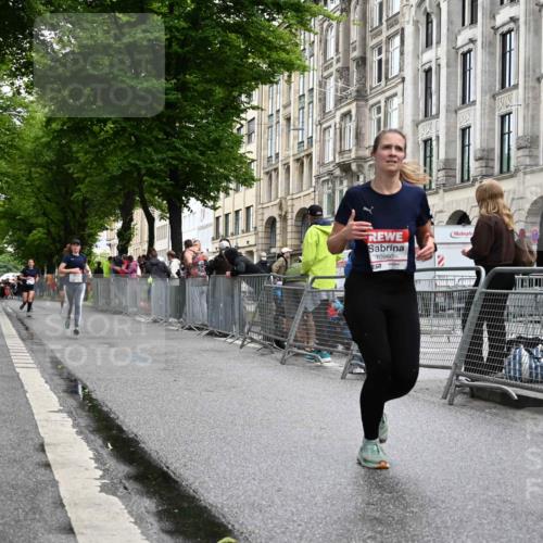 14.06.2026 - REWE Women's Run J. Mangold http://msf.ph/oto/9771321 14.06.2026 09:58:36 Ziel 10292, 10879, 10960, 11427 meine-sportfotos.de