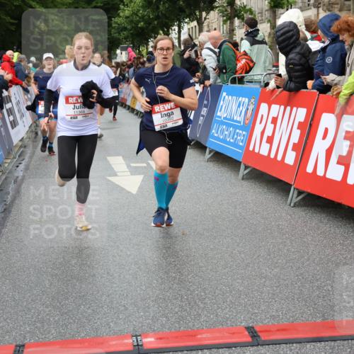 14.06.2026 - REWE Women's Run Strokosch-Dieckow http://msf.ph/oto/9771359 14.06.2026 09:54:38 Ziel 10099, 10299, 10392, 10440, 10704, 10806, 11368, 11499 meine-sportfotos.de