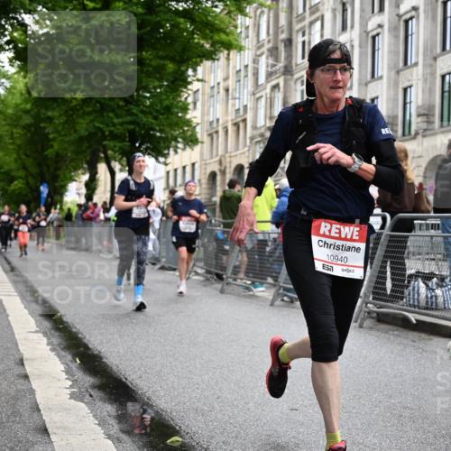14.06.2026 - REWE Women's Run J. Mangold http://msf.ph/oto/9771417 14.06.2026 09:58:56 Ziel 10153, 10940, 10978, 11198, 11199 meine-sportfotos.de