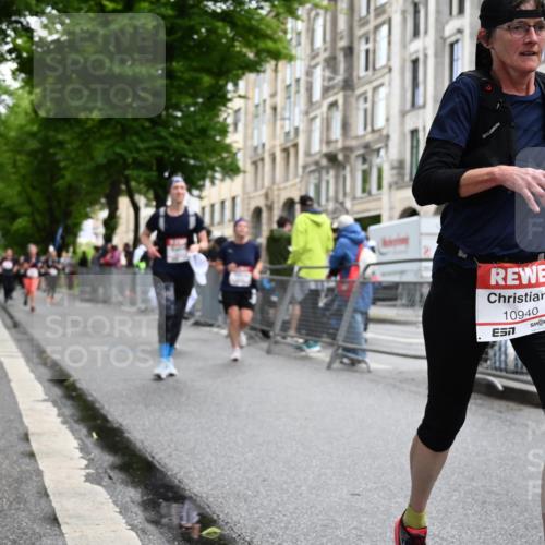 14.06.2026 - REWE Women's Run J. Mangold http://msf.ph/oto/9771420 14.06.2026 09:58:56 Ziel 10153, 10940, 10978, 11198, 11199 meine-sportfotos.de