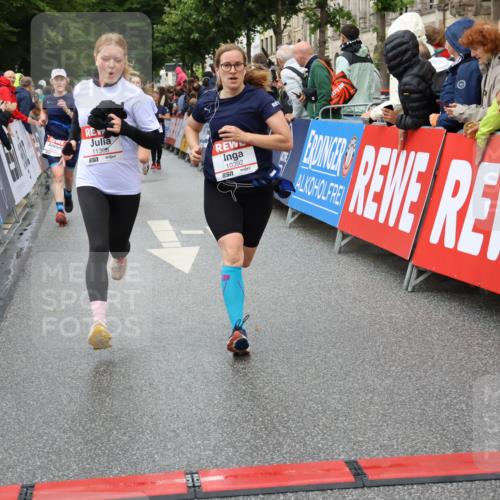 14.06.2026 - REWE Women's Run Strokosch-Dieckow http://msf.ph/oto/9771443 14.06.2026 09:54:38 Ziel 10099, 10299, 10392, 10440, 10704, 10806, 11368, 11499 meine-sportfotos.de
