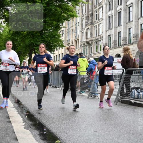 14.06.2026 - REWE Women's Run J. Mangold http://msf.ph/oto/9771512 14.06.2026 09:59:09 Ziel 10088, 10160, 10349, 10450, 10558, 10721, 10801, 10854, 10858, 10982, 11005, 11163, 11275, 11501 meine-sportfotos.de