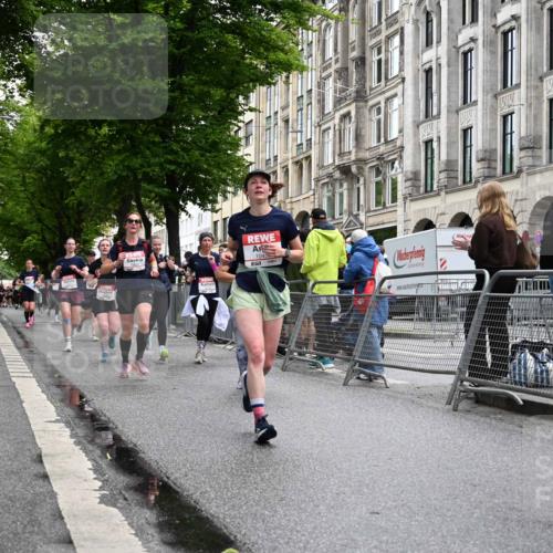 14.06.2026 - REWE Women's Run J. Mangold http://msf.ph/oto/9771534 14.06.2026 09:59:12 Ziel 10088, 10264, 10279, 10349, 10450, 10558, 10721, 10801, 10854, 10858, 10982, 11005, 11163, 11275 meine-sportfotos.de