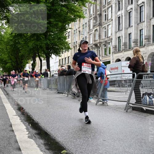 14.06.2026 - REWE Women's Run J. Mangold http://msf.ph/oto/9771716 14.06.2026 09:59:29 Ziel 10567, 10616, 10850, 11221, 11371, 11406 meine-sportfotos.de