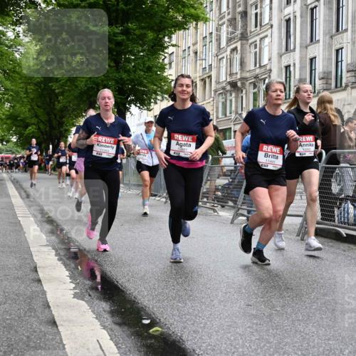 14.06.2026 - REWE Women's Run J. Mangold http://msf.ph/oto/9771765 14.06.2026 09:59:39 Ziel 10055, 10058, 10082, 10083, 10093, 10391, 10556, 10565, 10776, 10777, 10881, 11138, 11353, 11371, 11441, 11446 meine-sportfotos.de