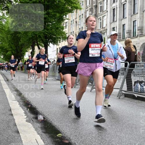 14.06.2026 - REWE Women's Run J. Mangold http://msf.ph/oto/9771778 14.06.2026 09:59:41 Ziel 10055, 10058, 10082, 10083, 10391, 10565, 10776, 10777, 10881, 11138, 11269, 11353, 11385, 11441, 11446 meine-sportfotos.de