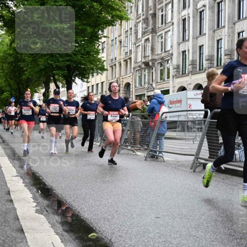 14.06.2026 - REWE Women's Run J. Mangold http://msf.ph/oto/9771939 14.06.2026 10:00:06 Ziel 10229, 10519, 10566, 10756, 10789, 10911, 10956, 11042, 11066, 11092, 11171, 11342, 11414, 11463 meine-sportfotos.de