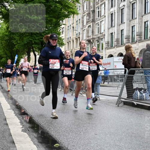14.06.2026 - REWE Women's Run J. Mangold http://msf.ph/oto/9771984 14.06.2026 10:00:10 Ziel 10229, 10300, 10677, 10756, 10789, 10911, 10956, 11042, 11066, 11092, 11171, 11255, 11342, 11414, 11434, 11463, 11518 meine-sportfotos.de