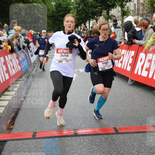 14.06.2026 - REWE Women's Run Strokosch-Dieckow http://msf.ph/oto/9771987 14.06.2026 09:54:39 Ziel 10099, 10299, 10392, 10440, 10704, 10806, 11368, 11499 meine-sportfotos.de