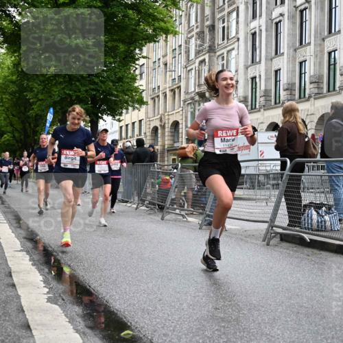 14.06.2026 - REWE Women's Run J. Mangold http://msf.ph/oto/9772009 14.06.2026 10:00:13 Ziel 10030, 10229, 10300, 10466, 10677, 10756, 10911, 10956, 11066, 11171, 11255, 11434, 11463, 11518 meine-sportfotos.de