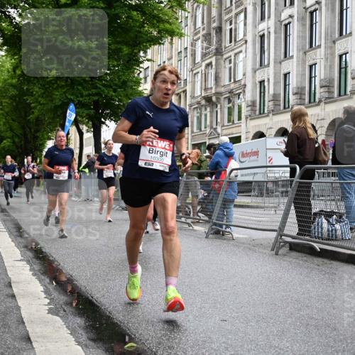 14.06.2026 - REWE Women's Run J. Mangold http://msf.ph/oto/9772022 14.06.2026 10:00:14 Ziel 10030, 10229, 10300, 10466, 10677, 10756, 11066, 11255, 11434, 11463, 11518 meine-sportfotos.de
