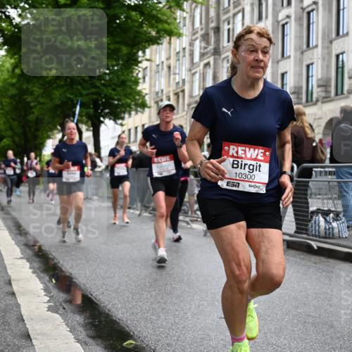 14.06.2026 - REWE Women's Run J. Mangold http://msf.ph/oto/9772029 14.06.2026 10:00:15 Ziel 10030, 10210, 10229, 10300, 10433, 10466, 10677, 10709, 10756, 11066, 11255, 11434, 11463, 11518 meine-sportfotos.de