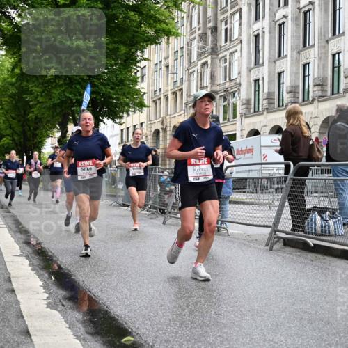 14.06.2026 - REWE Women's Run J. Mangold http://msf.ph/oto/9772033 14.06.2026 10:00:15 Ziel 10030, 10210, 10229, 10300, 10433, 10466, 10677, 10709, 10756, 11066, 11255, 11434, 11463, 11518 meine-sportfotos.de