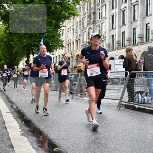 14.06.2026 - REWE Women's Run J. Mangold http://msf.ph/oto/9772038 14.06.2026 10:00:15 Ziel 10030, 10210, 10229, 10300, 10433, 10466, 10677, 10709, 10756, 11066, 11255, 11434, 11463, 11518 meine-sportfotos.de