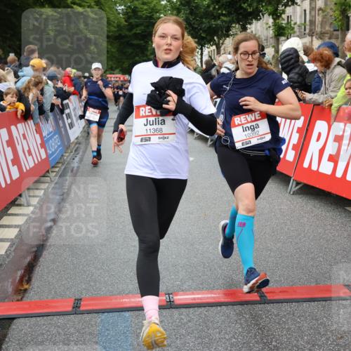 14.06.2026 - REWE Women's Run Strokosch-Dieckow http://msf.ph/oto/9772058 14.06.2026 09:54:39 Ziel 10099, 10299, 10392, 10440, 10704, 10806, 11368, 11499 meine-sportfotos.de